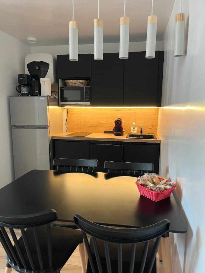Appartement De La Fontaine A La Tour Du Pin Hyper Centre Parking Prive 외부 사진
